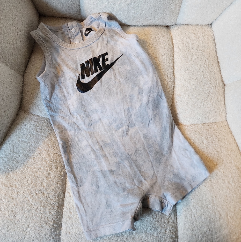Nike Infant Sleeveless Romper in Light Gray